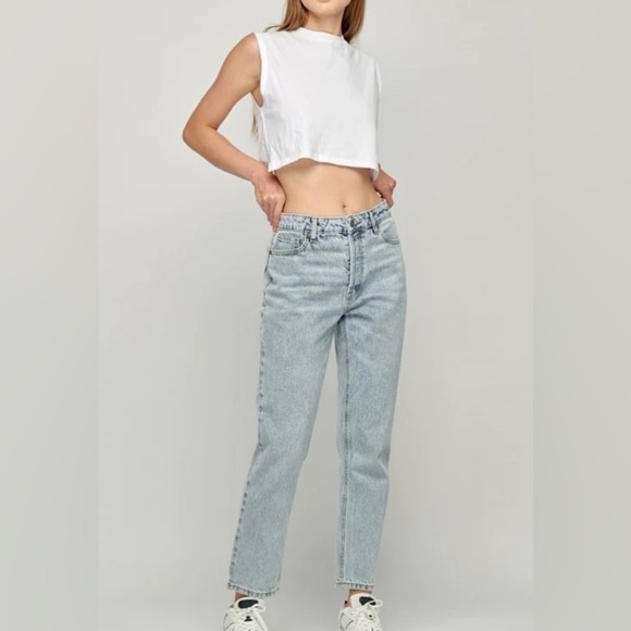 Hidden Tracey Light Wash Classic Clean Straight Jeans size 26 - Picture 1 of 10